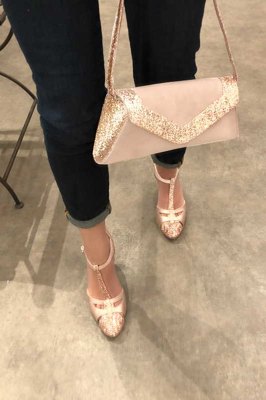 Powder pink women's open back T-strap shoes. Round toe. Low kitten heels. Worn view - Florence KOOIJMAN